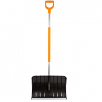 Скрепер для уборки снега облегченный Fiskars SnowXpert