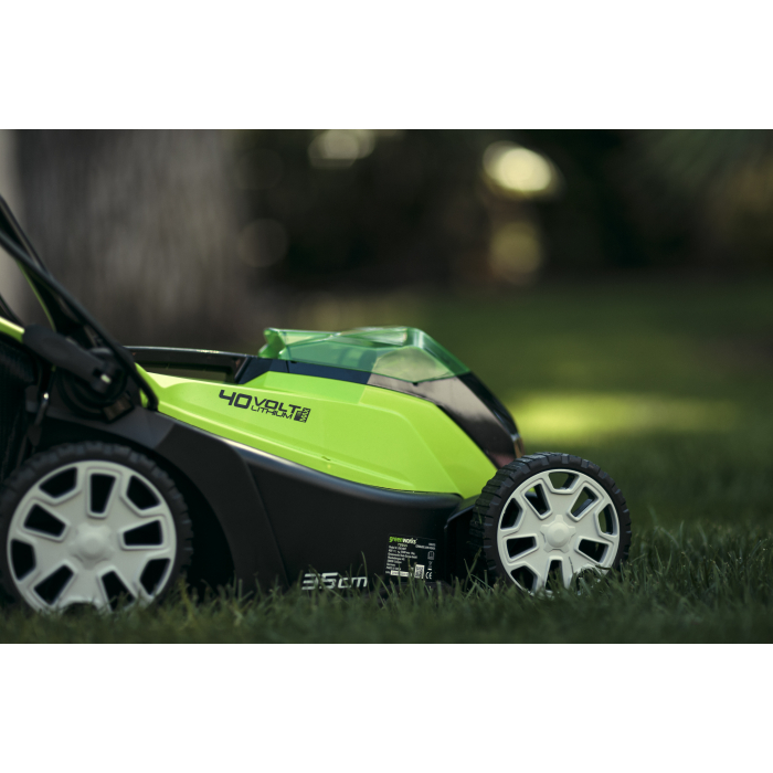 Greenworks 40v g max. Газонокосилка аккумуляторная GREENWORKS g40lm35. Газонокосилка аккумуляторная GREENWORKS g40lm35 40v 35 см. GREENWORKS газонокосилка аккумуляторная 40v. Газонокосилка аккумуляторная GREENWORKS g40lm35 40v 35 см без АКБ И ЗУ.